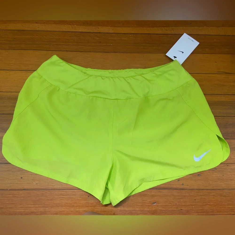 NWT Nike 3-in Running Shorts/Atomic Green Size Large